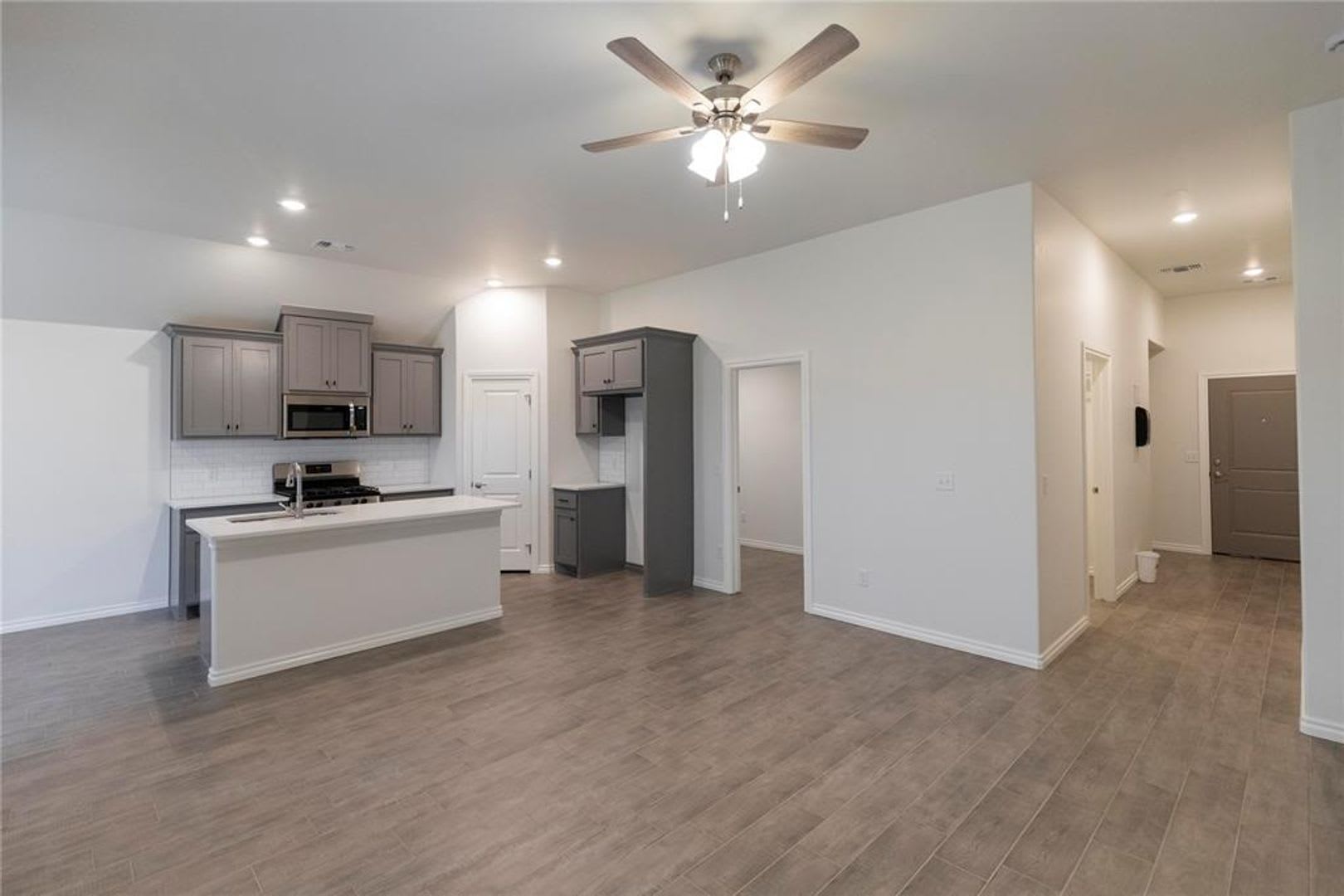 Beautiful 4 Bedroom 2 Bathroom Home in Cedar Lane Community with Storm Shelter (Neighborhood Pool and Park) – photo 3