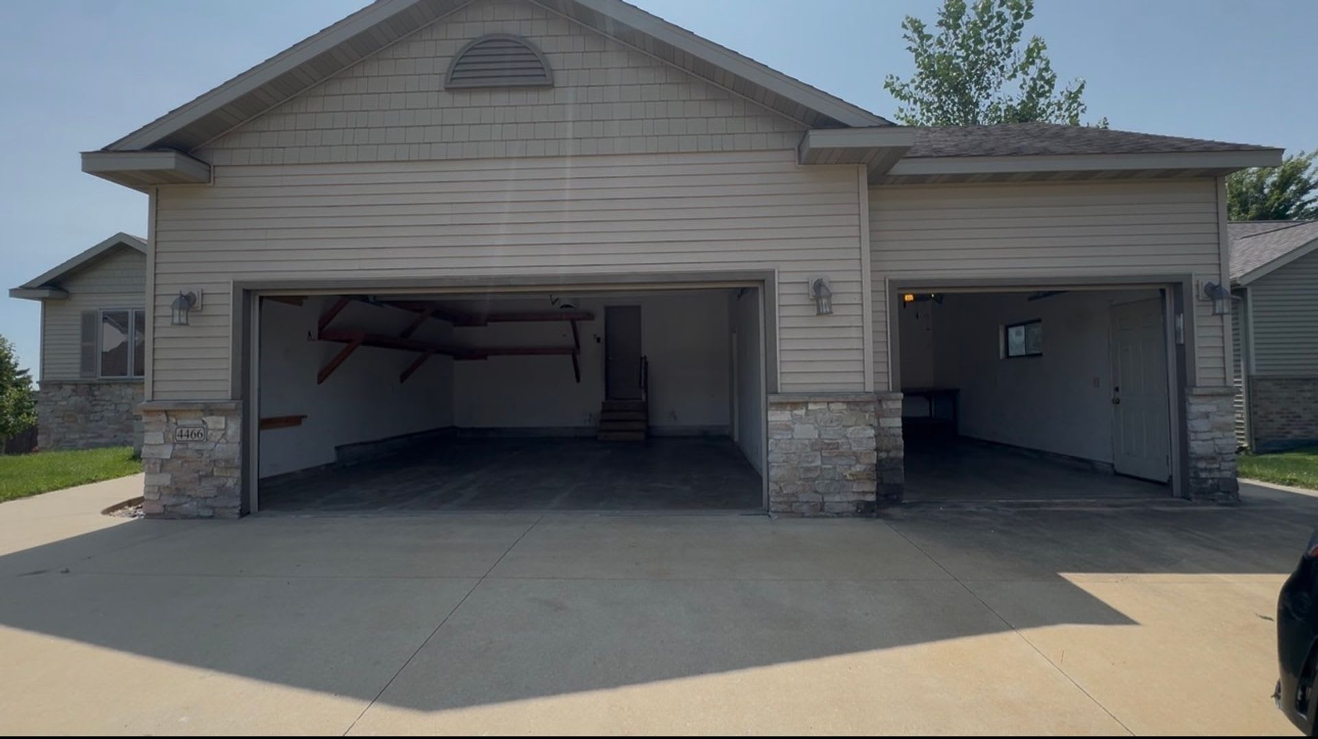 A Home You Ll Be Proud To Call Your Own Nw Desirable Badger Hill Neighborhood 4Bedroom 3Bathroom 3Car Attached Garage – photo 2