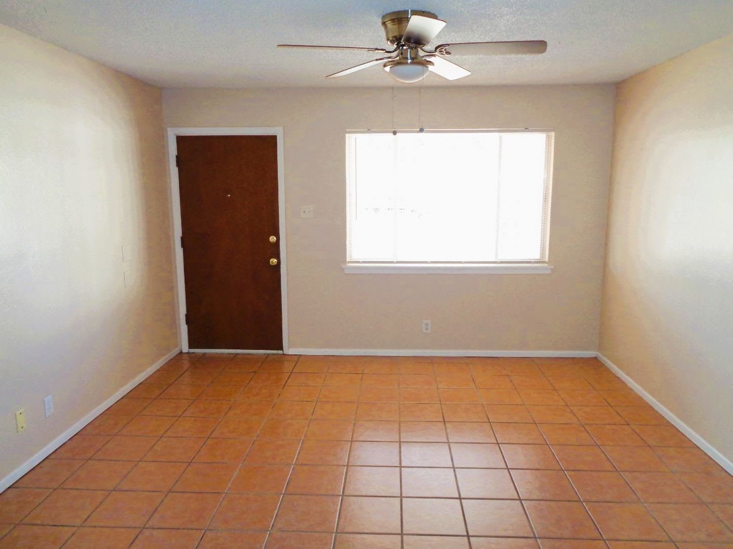 Cute Single Level Northeast Home With Refrigerated Air Located In Quiet Neighborhood – photo 3