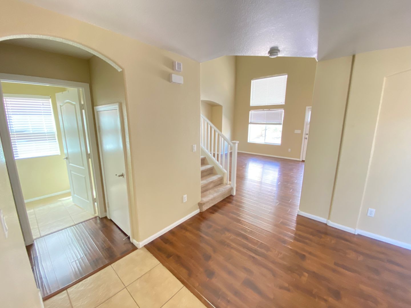 Beautiful 3Bed 3Bath 2Car Residence Located In Gated Northwest Community Next To Skye Canyon And Providence – photo 3