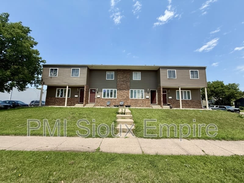 614 E 6th St – photo 1