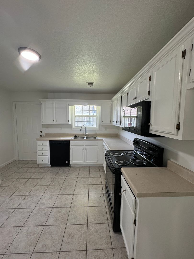 2 BED / 1 Bath Apartment in Truman. READY NOW! – photo 5