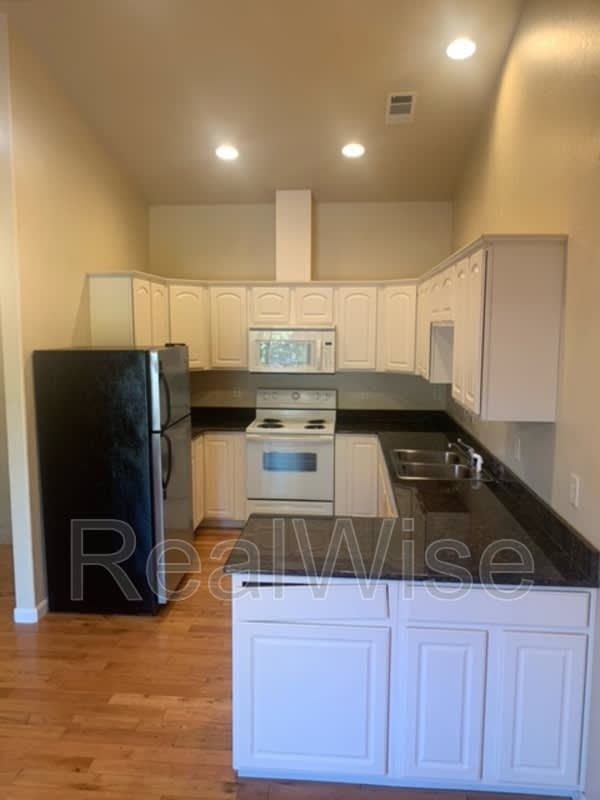 205 Classick Dr – photo 4