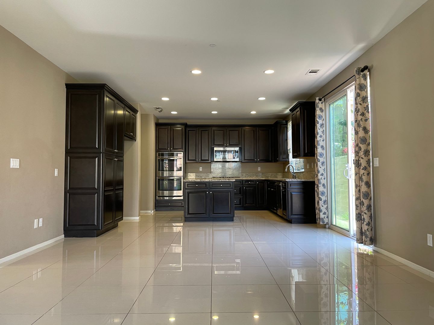 4 Bedroom Home For Leasing In West Covina – photo 2