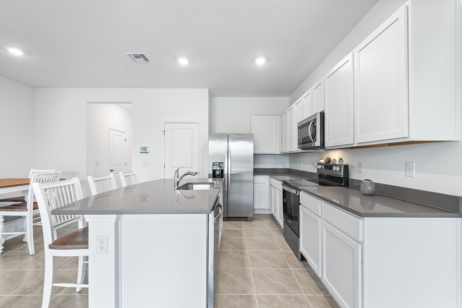 ANGELINE TOWNHOME AVAILABLE!! – photo 4