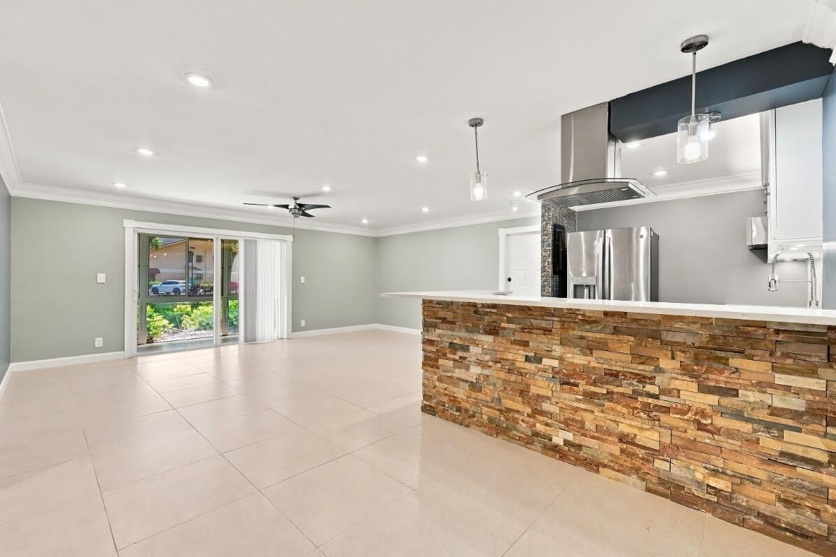 3017 N Oakland Forest Drive – photo 5