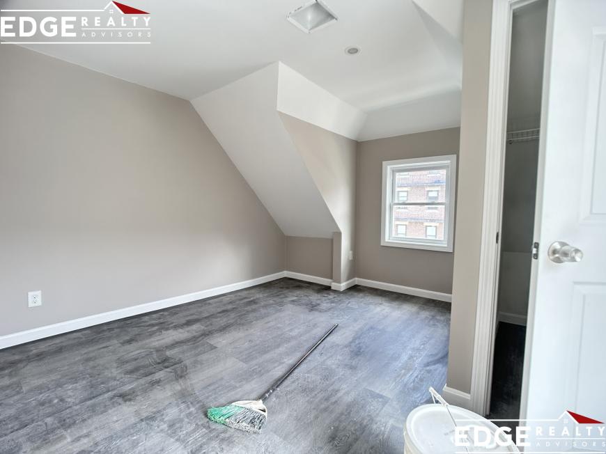 16 Long Ave – photo 3