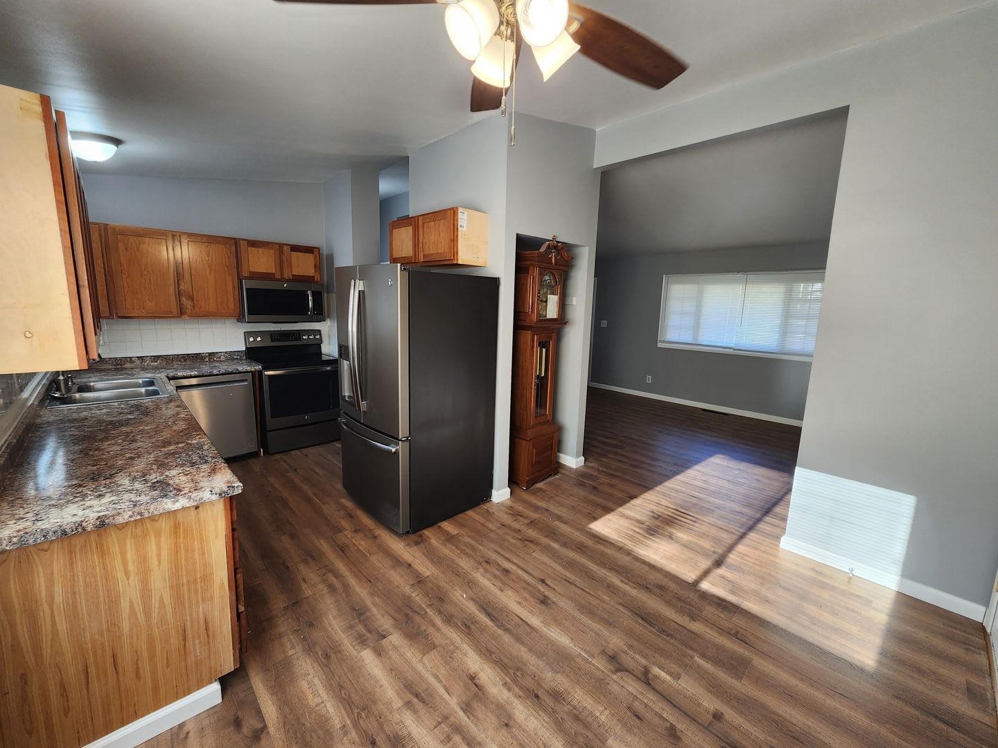 Updated 4Br 1 5Bth Ranch Style Home With Garage And Walkout Finished Basement – photo 5