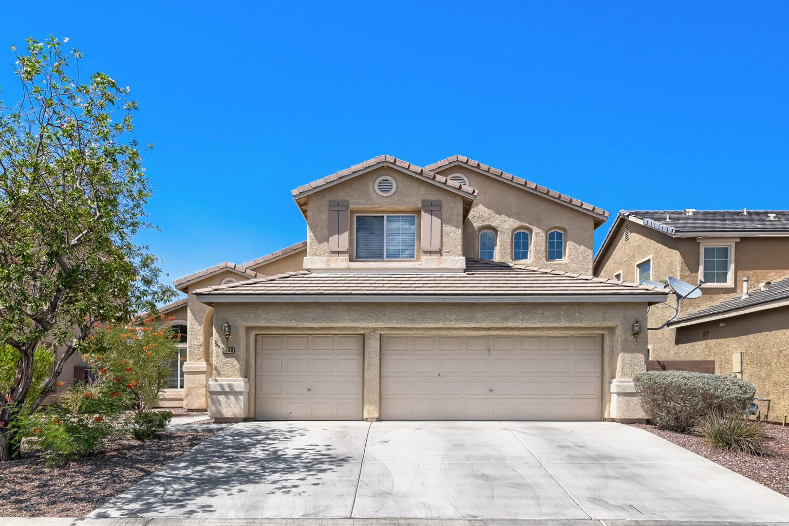Spacious 4-Bedroom Home with 3-Car Garage & Mountain Views – photo 2