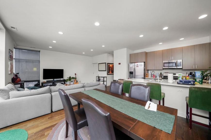 650 N Green – photo 2