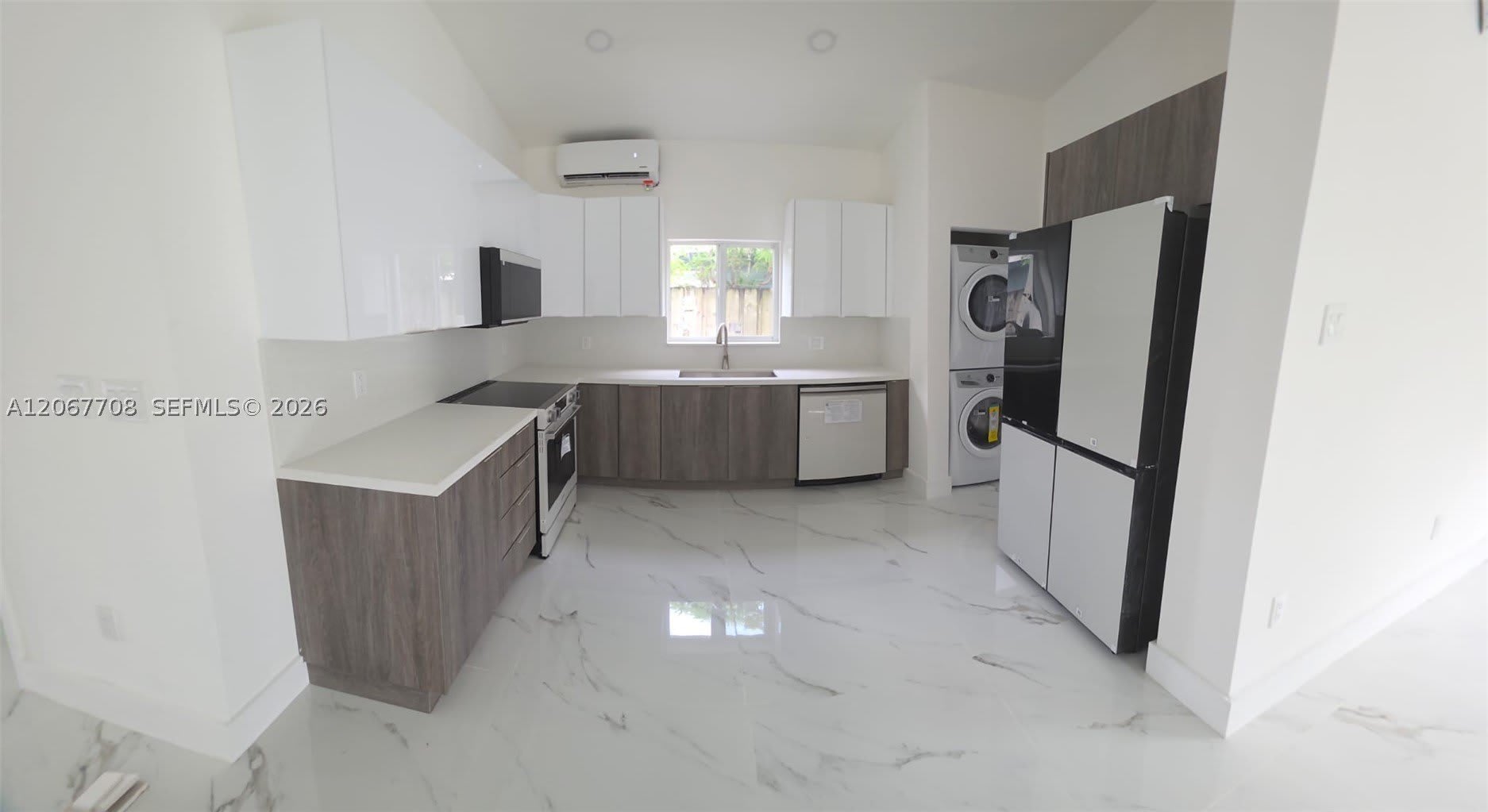 111 NE 45th St – photo 5