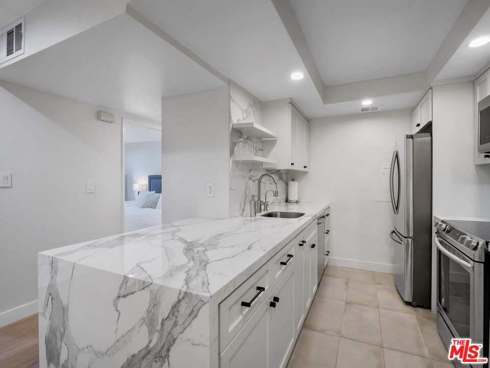 1134 Alta Loma Rd – photo 4