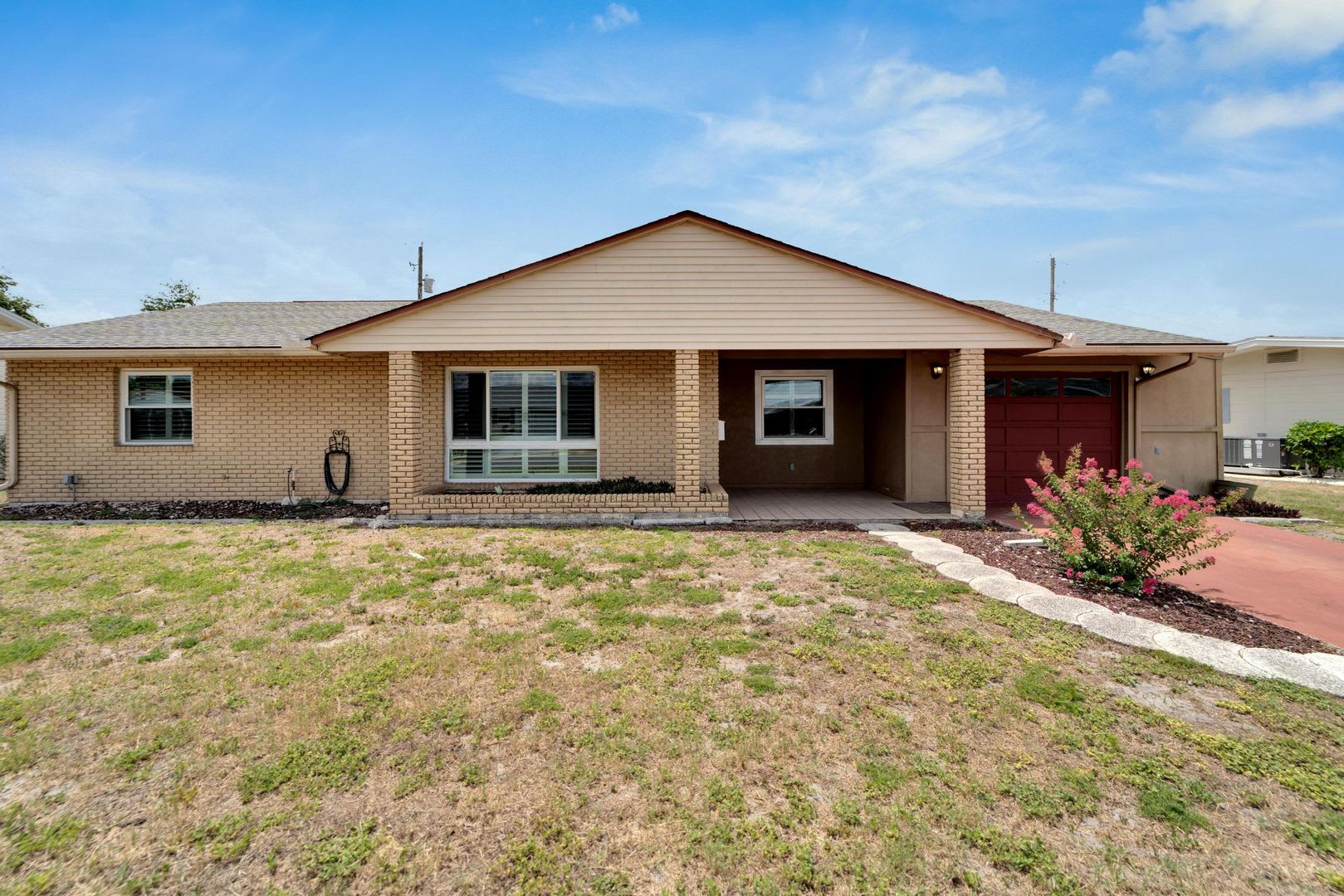 UPDATED 2-BEDROOM HOME IN SUN CITY CENTER 55+ COMMUNITY** – photo 2