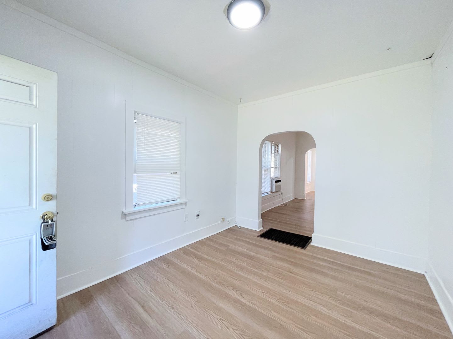 1 bedroom duplex close to Dillons – photo 3