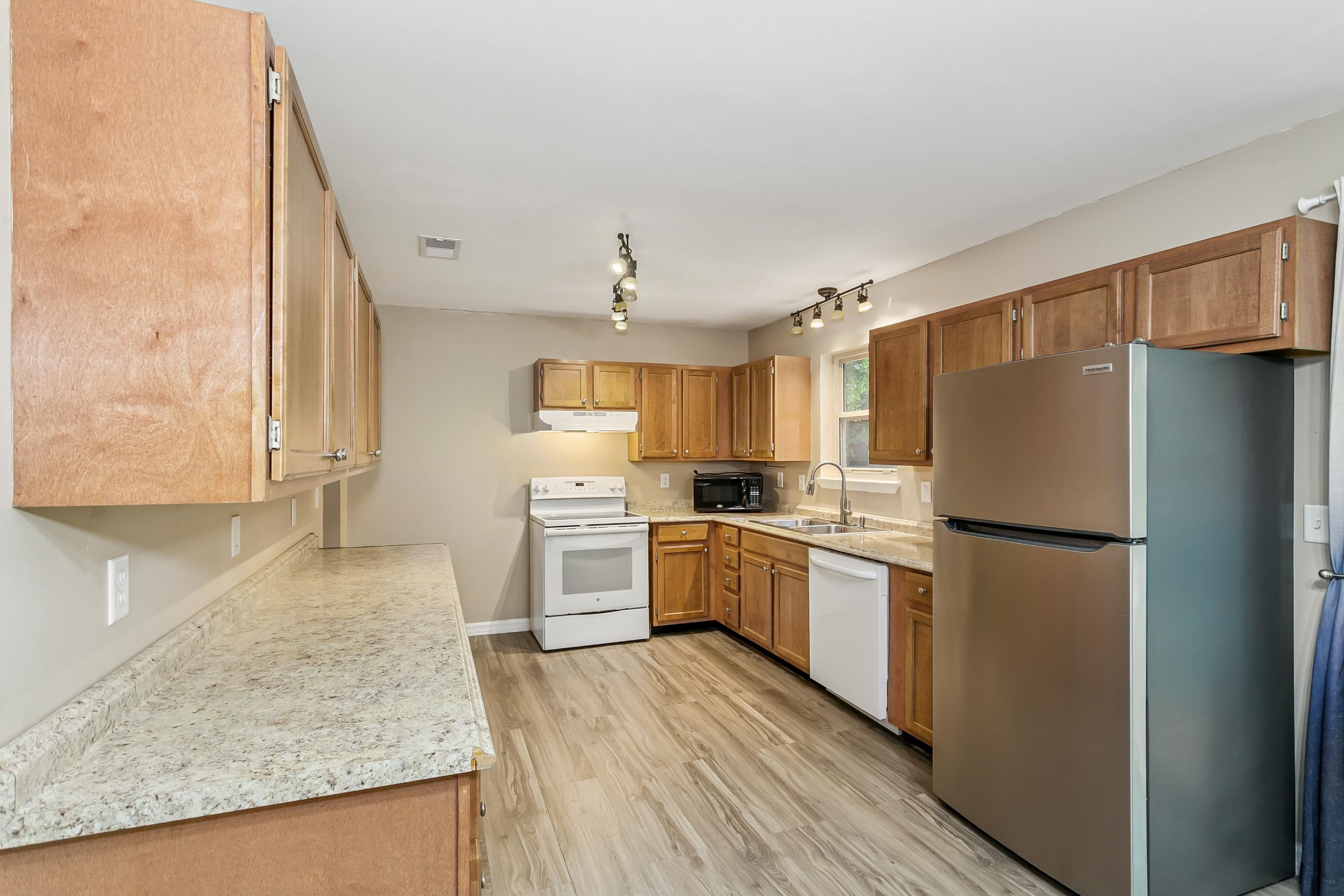 4572 Kelly Lane – photo 4