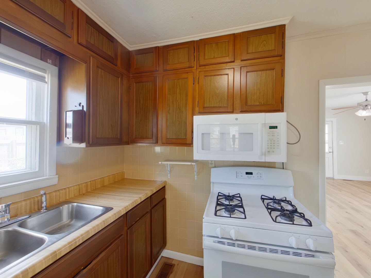 1125 S Millwood Ave – photo 4