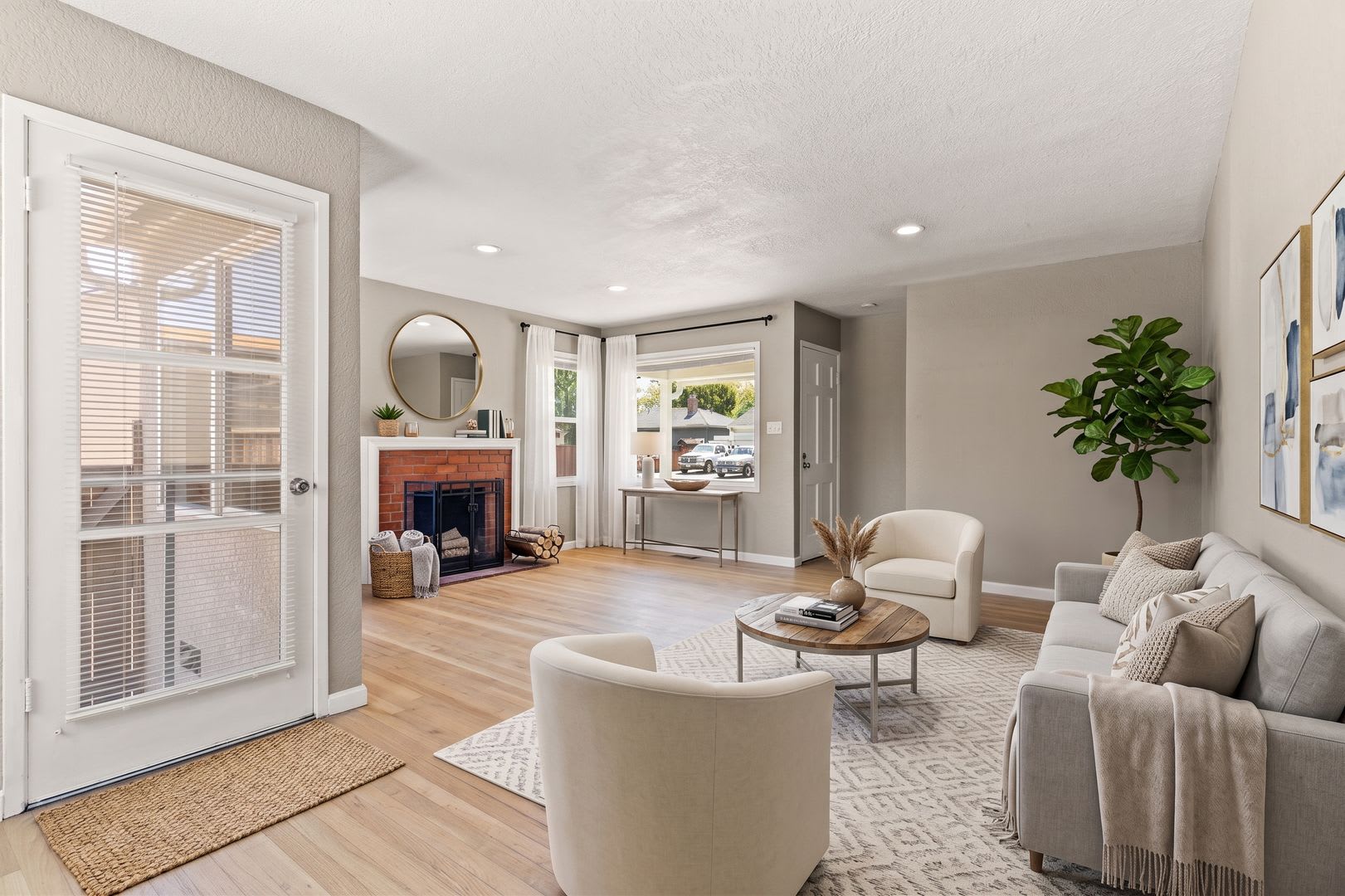 San Lorenzo Home W Hardwood Central Heating Modern Updates – photo 2