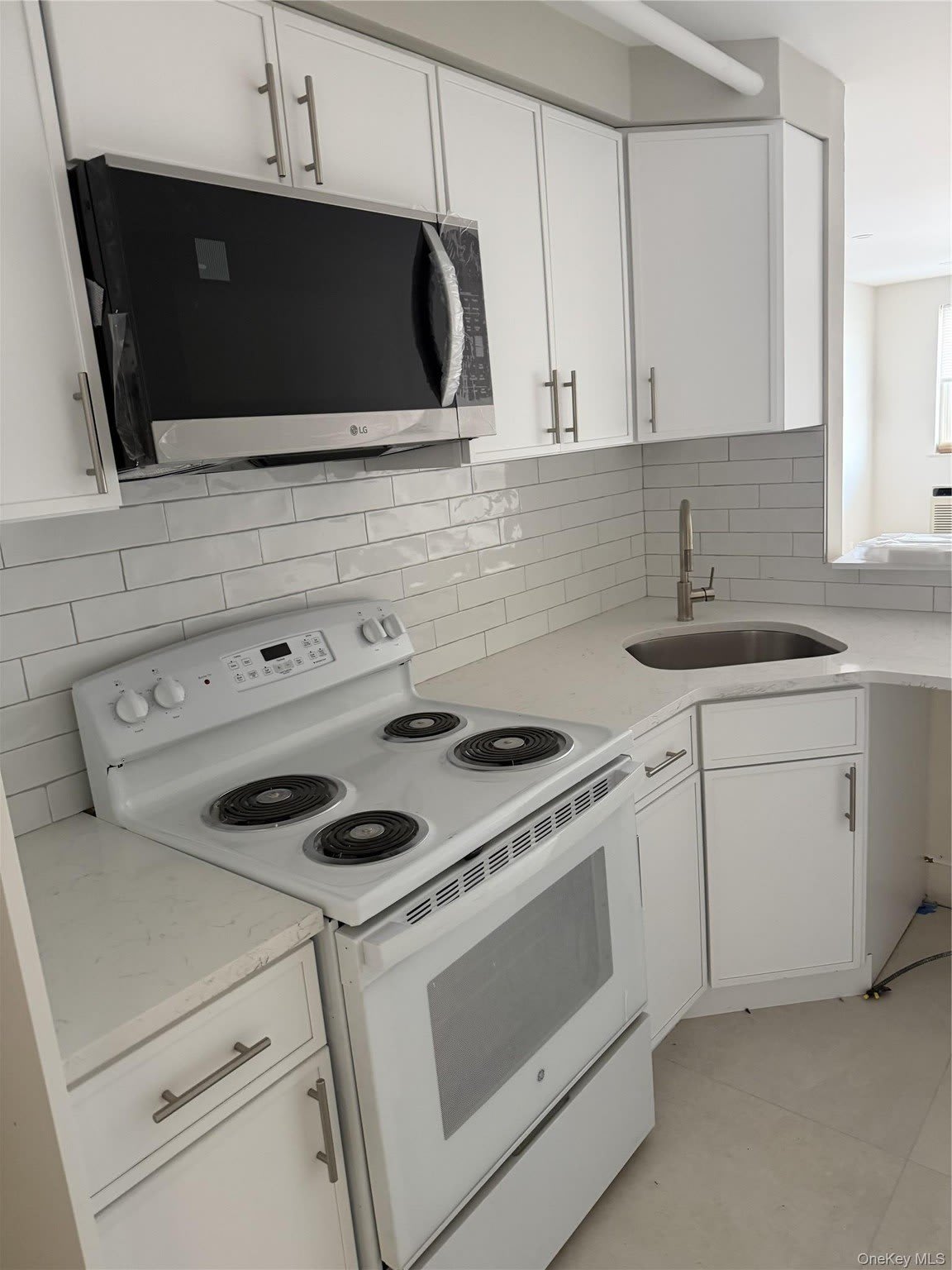 320 Post Avenue – photo 1