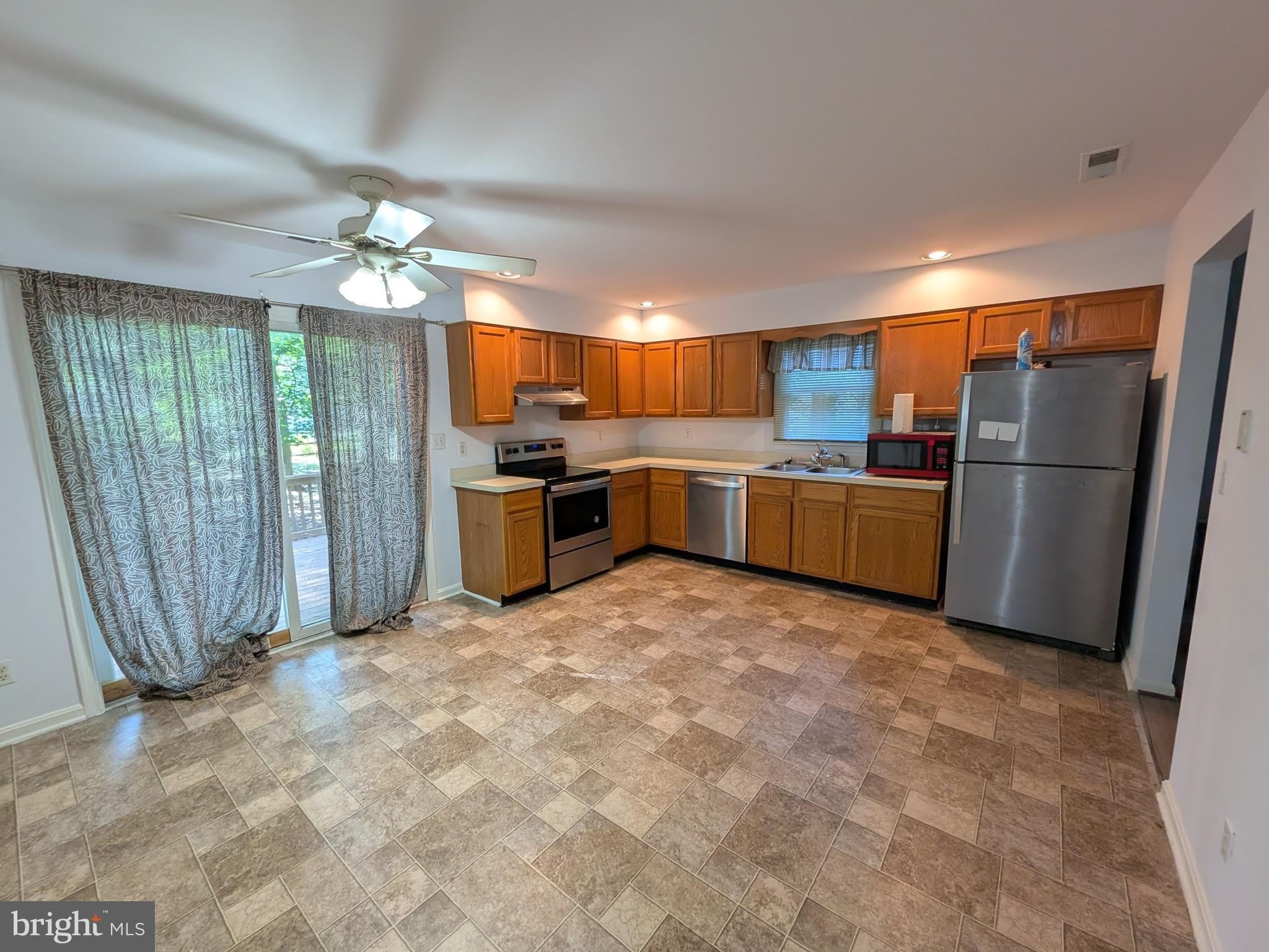 627 DAVOL Road – photo 3