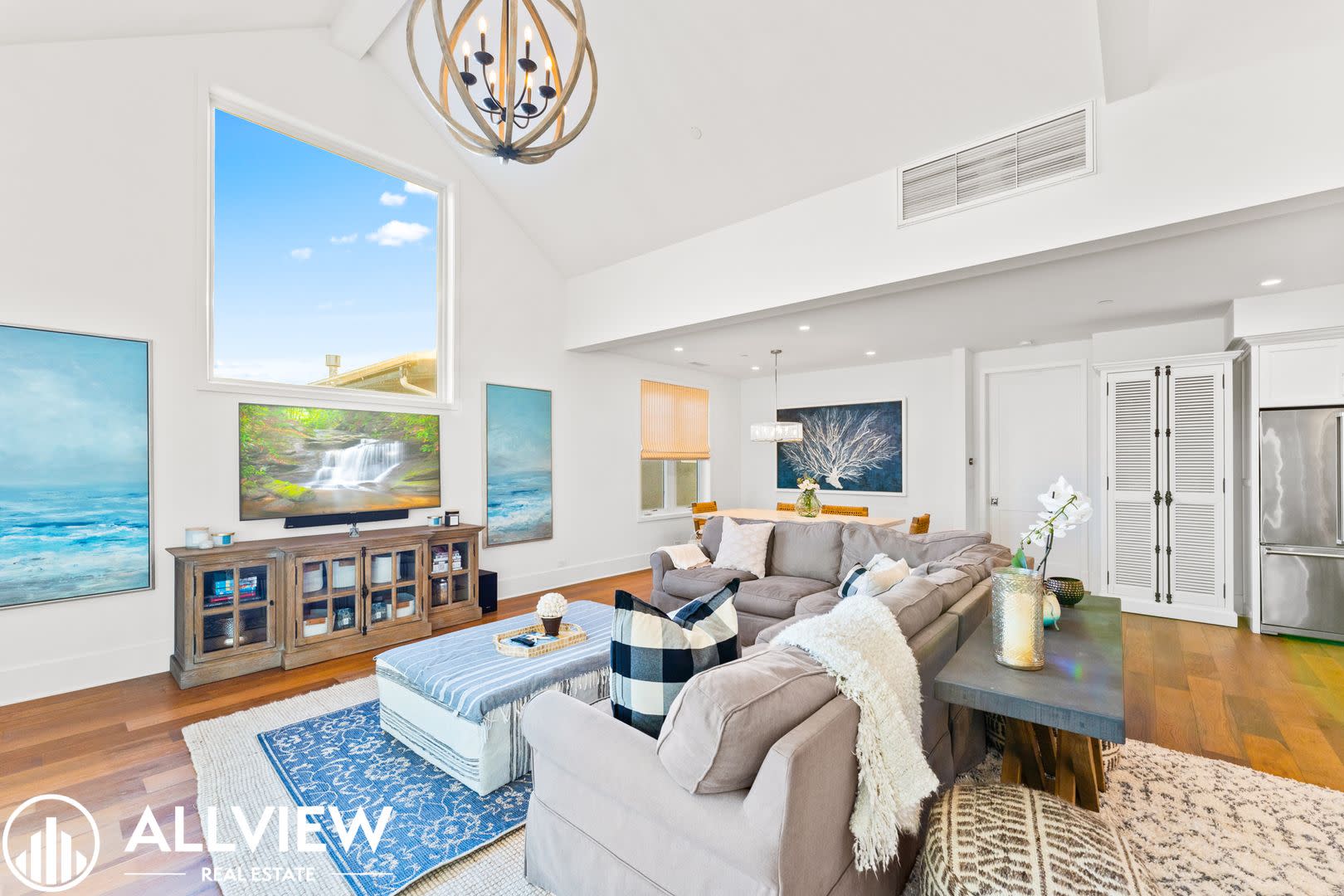 Gorgeous 3 Bed 3 5 Bathroom Home Available Month To Month In The Highly Desired City Of Corona Del Mar – photo 4