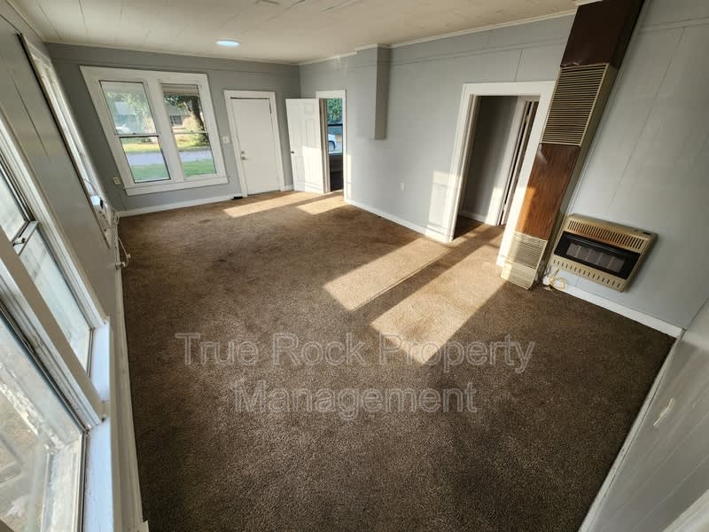 800 West 9th – photo 4