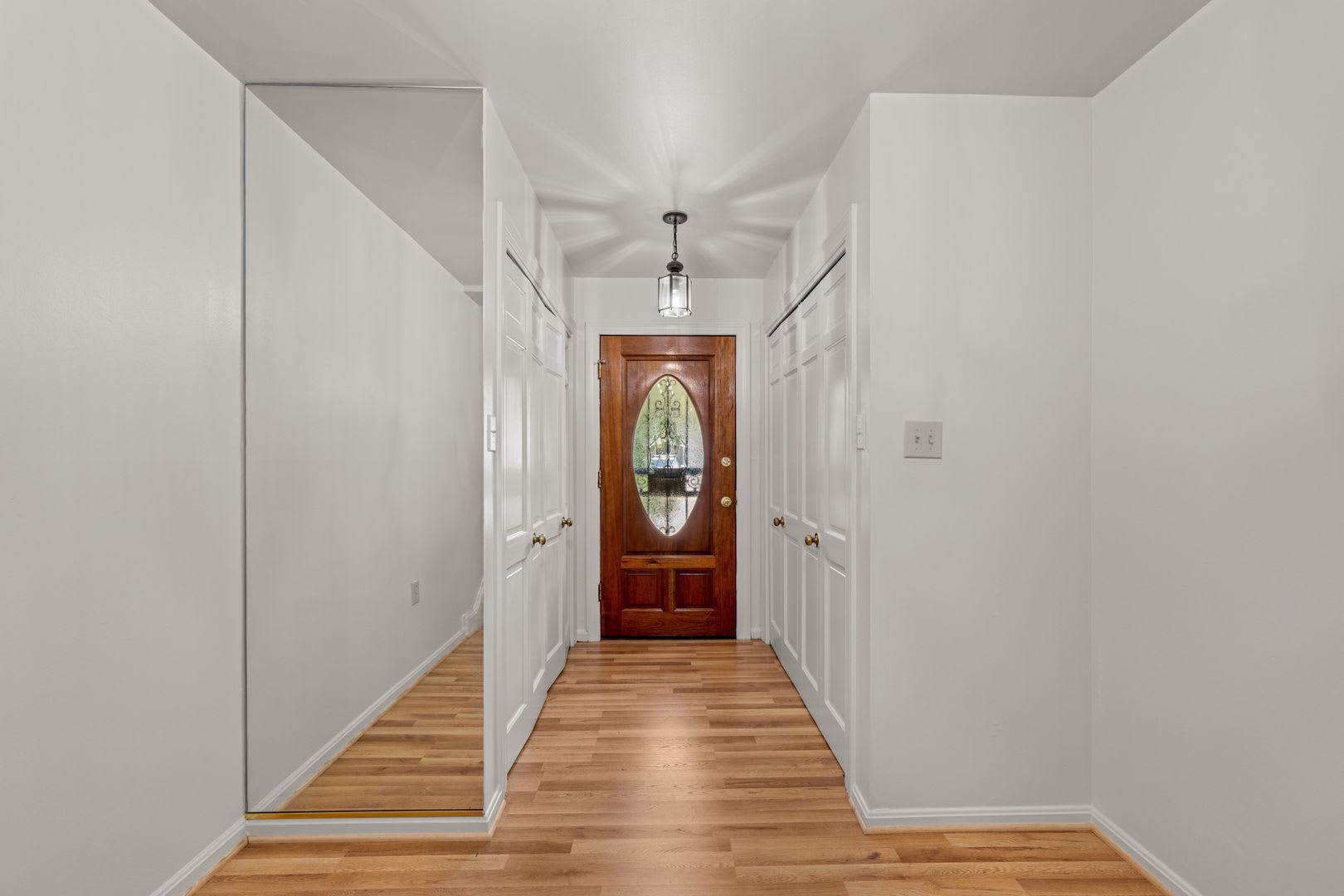 Renovated 3 Level Luxury Townhome With Private Garage Near The Wharf – photo 5