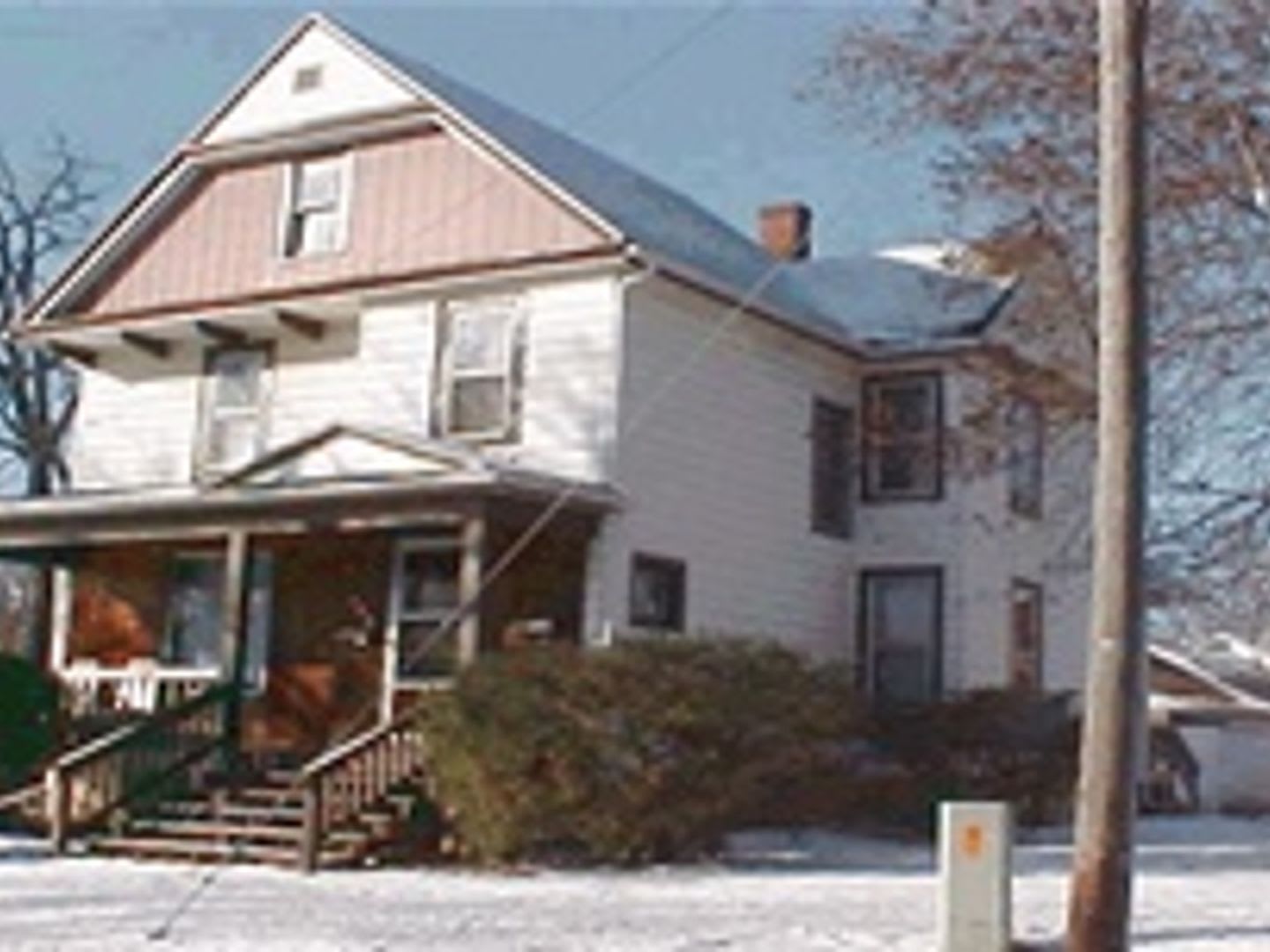 5 Bedrooms 2 Baths with Rent Freeze! Older Victorian Home CharmNJ – photo 2