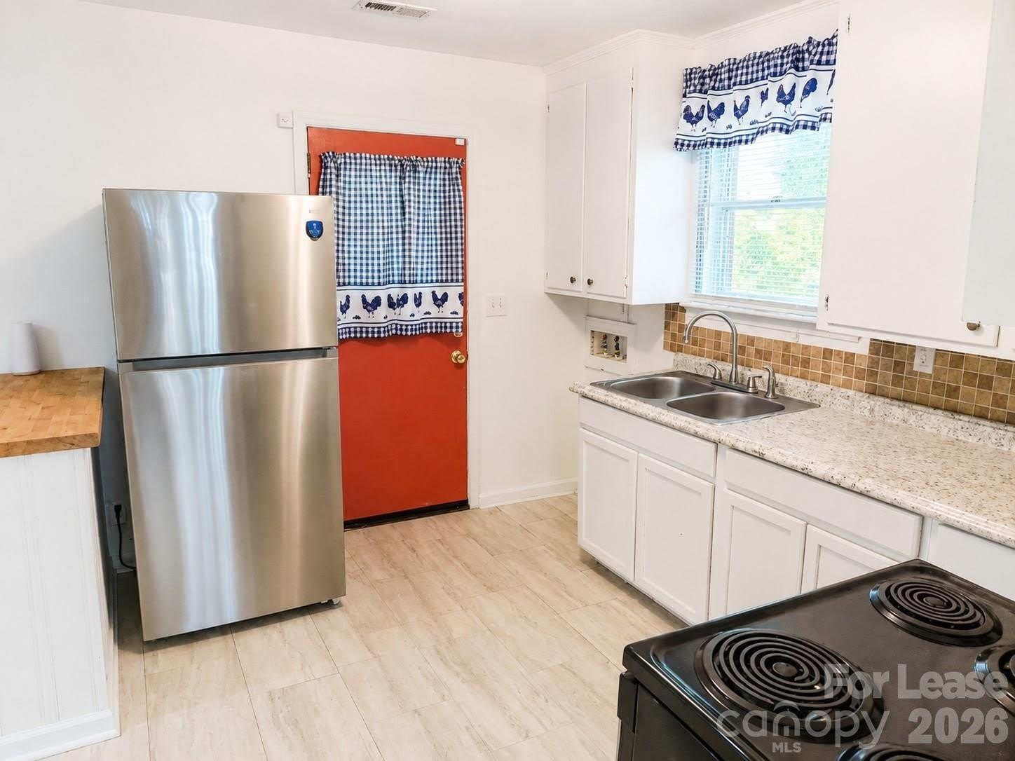 2143 Finchley Drive – photo 2