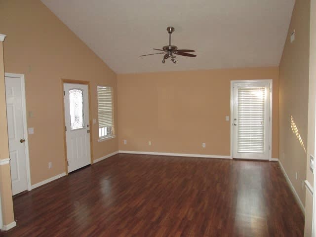 Cozy 3 Bedroom, 2 Bath Home in Saddlebrook – photo 3