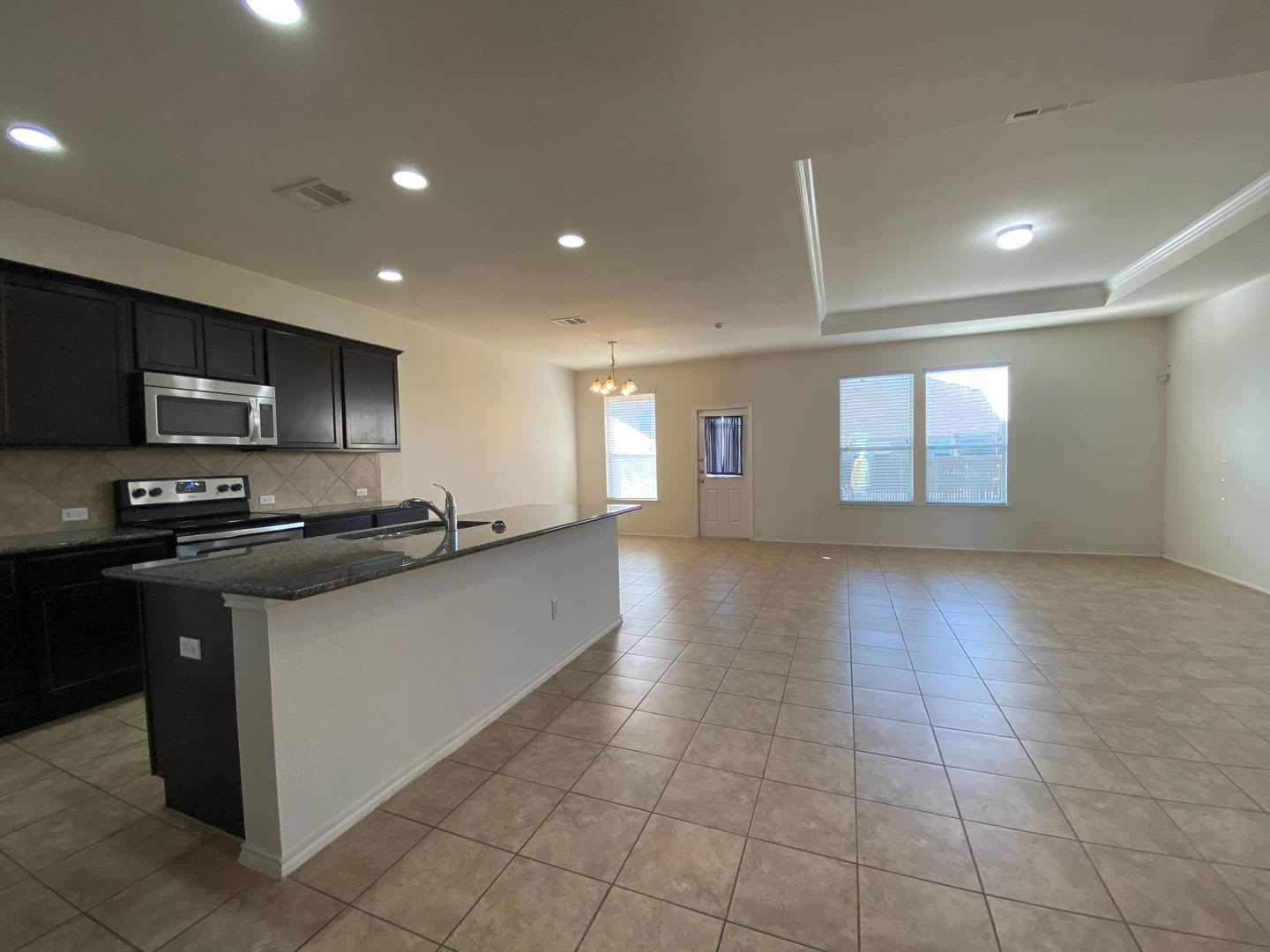Need space? Huge 2 story home in Trimmier Estates! – photo 5