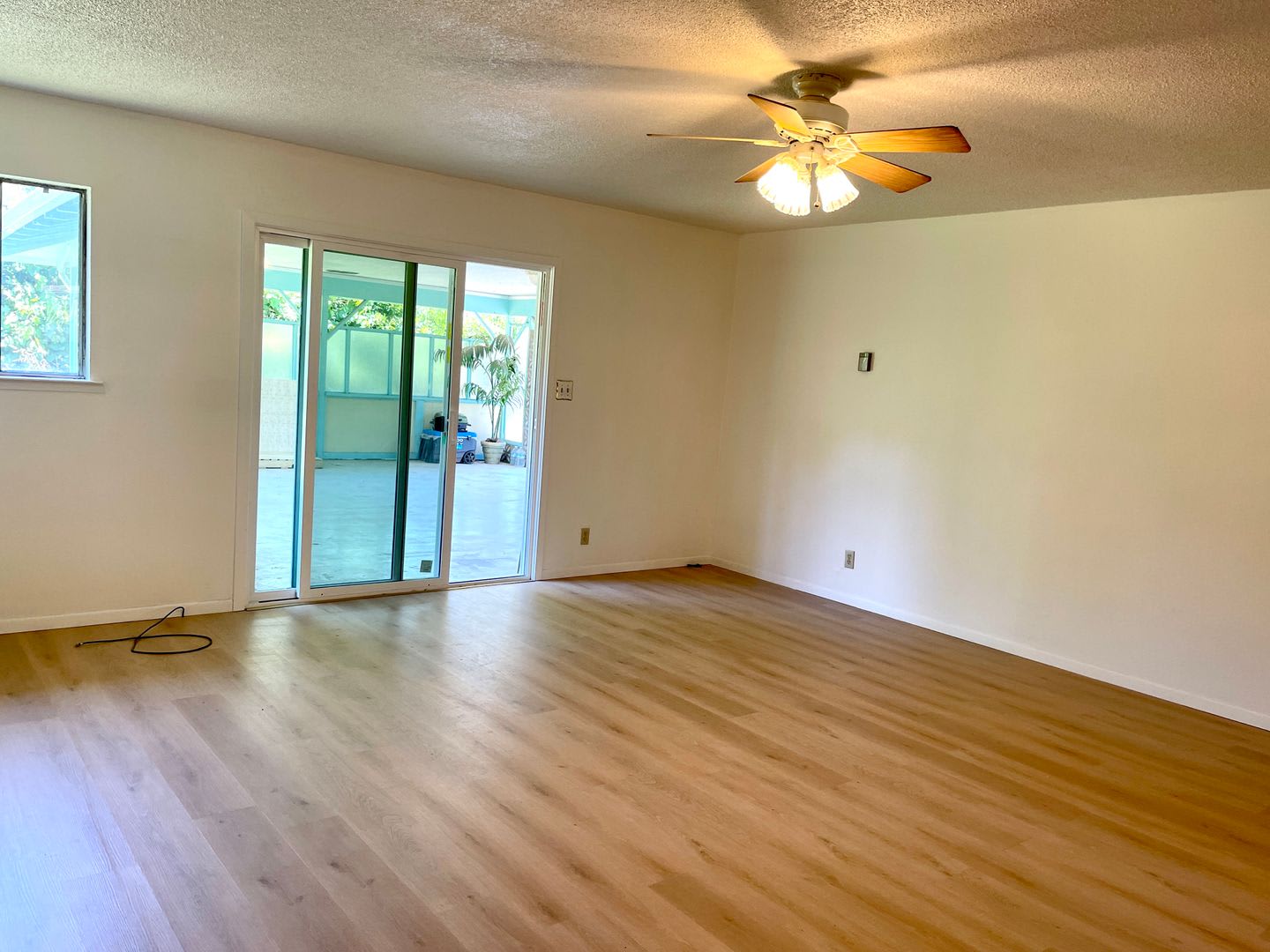 One level 2 bedroom duplex in Forestville! Near downtown! – photo 1