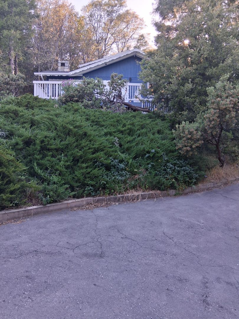 Four Bedroom with Fireplace and Parking – photo 2