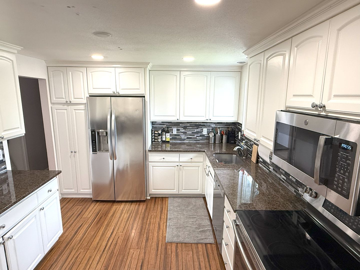 Stunning 4 BR / 3 BA West Beaverton Home with Private Oasis & Sport Court & Move In Special! – photo 3