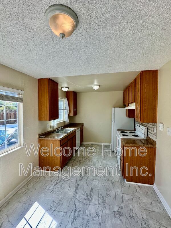 2225 Hillsborough Ct – photo 3