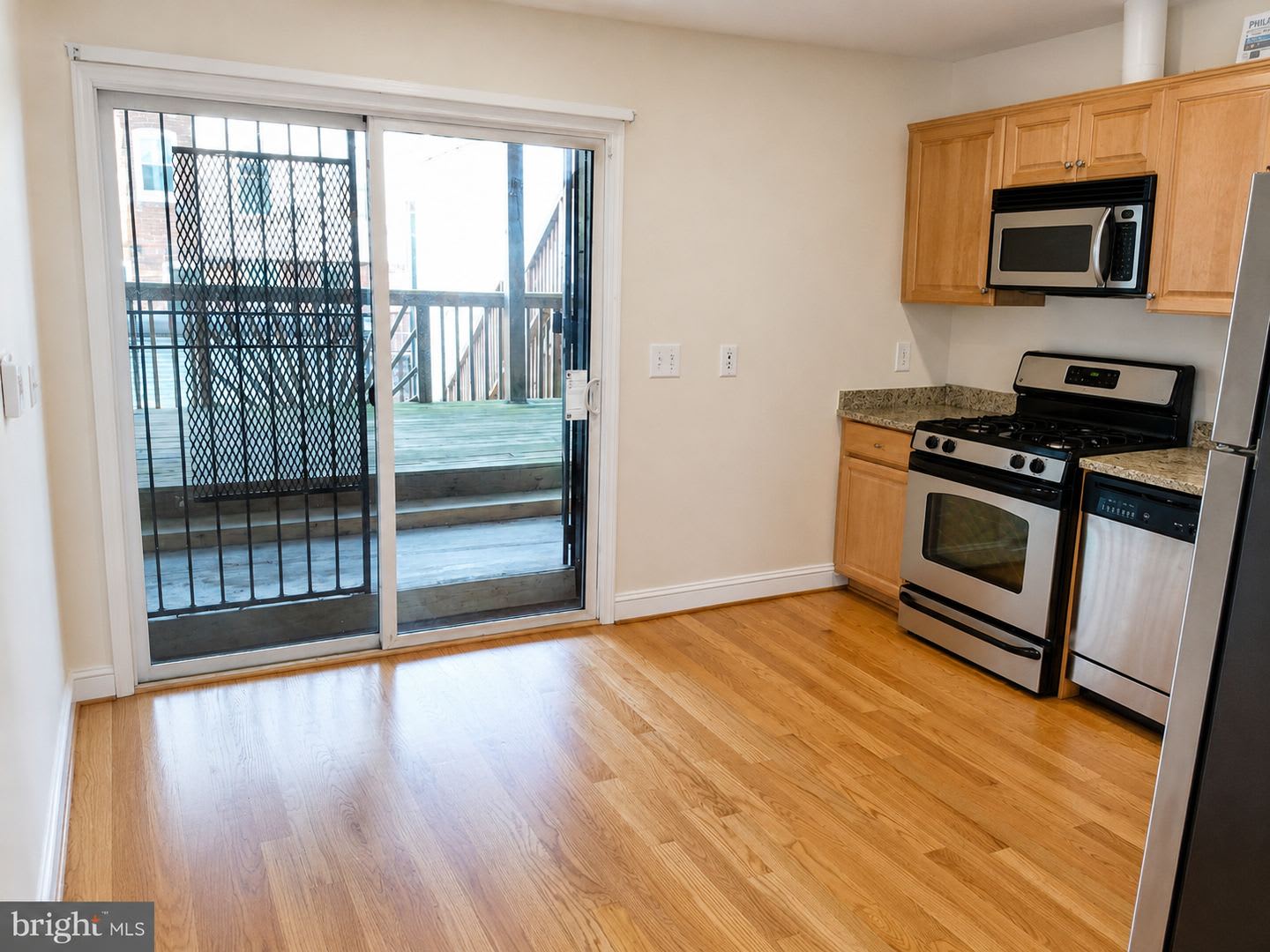 Updated One-Bedroom with In-Unit Laundry and Private Porch Near Shaw – photo 5