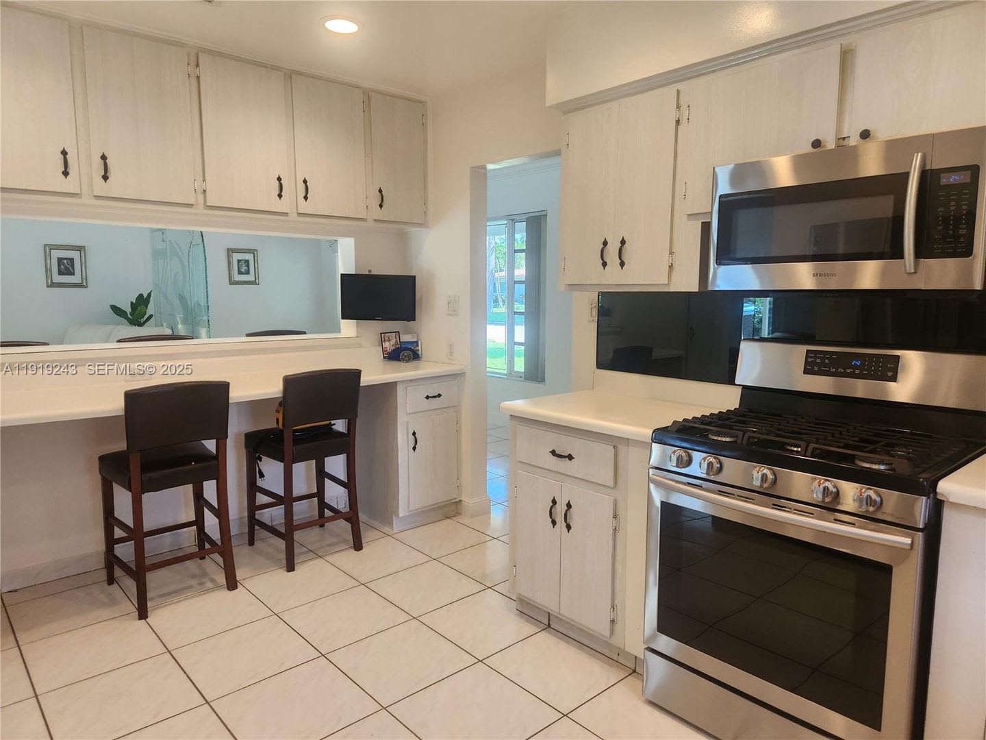 1229 Jefferson Street, Hollywood, FL 33019 – photo 2