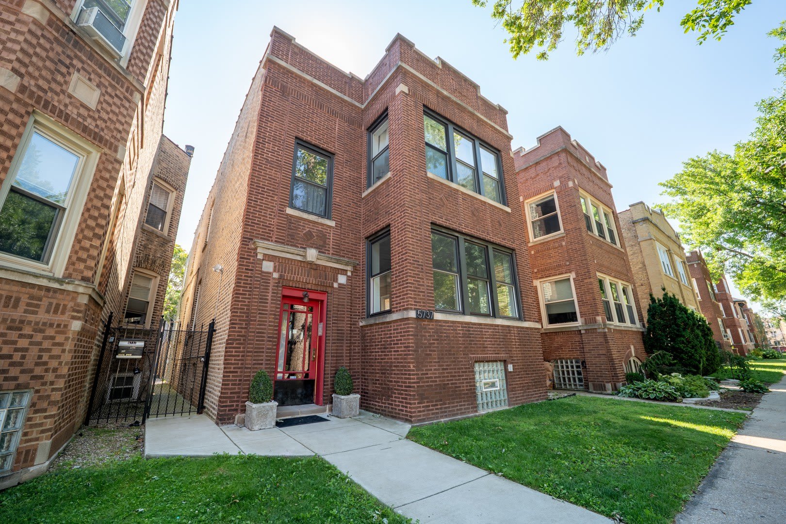 5737 N Washtenaw Avenue – photo 2