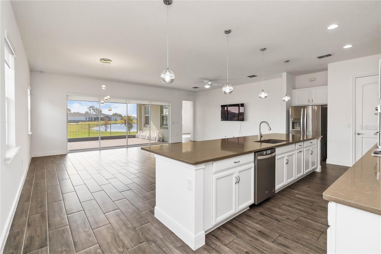 2709 Greenlands Street – photo 4