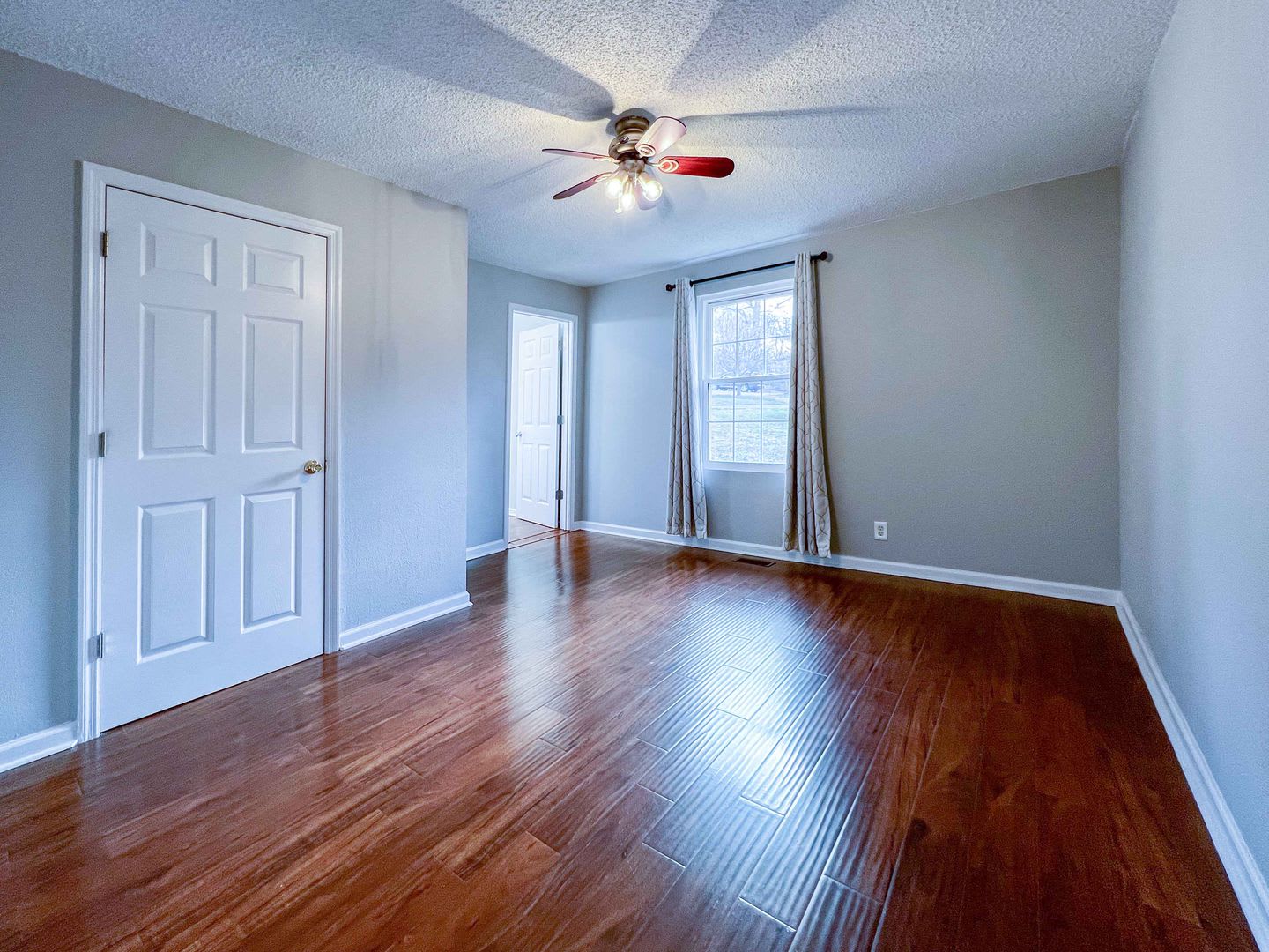 Charming Farragut Home With Large Fenced Yard And Wooded Access – photo 5