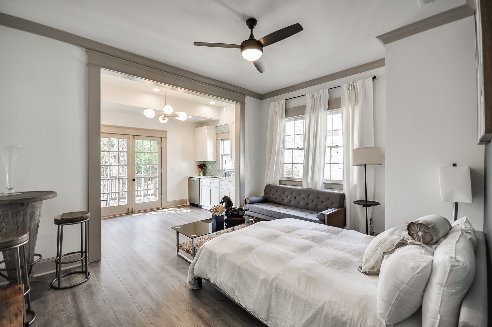 400 Move In Special Beautifully Updated Midtown Studio Apartment Walking Distance To Piedmont Park – photo 2