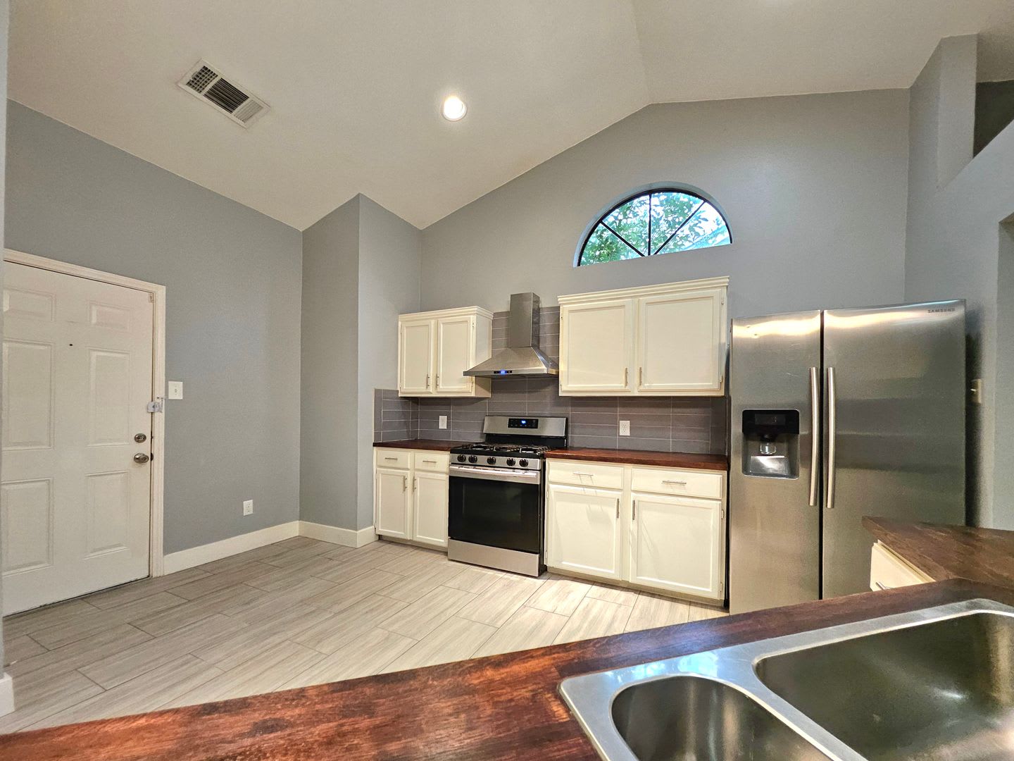 Updated 4-Bedroom Home in Buckingham Estates – photo 5