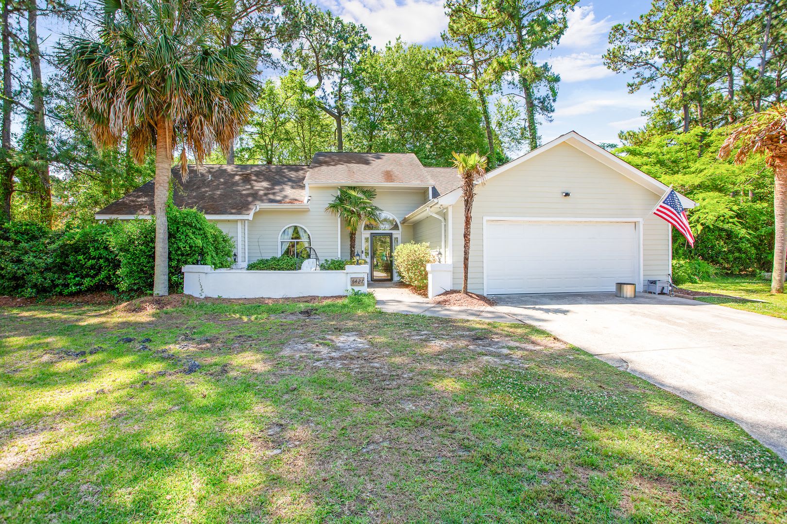 FURNISHED Coastal Retreat Near Wrightsville Beach in Desirable Masonboro Neighborhood – photo 1