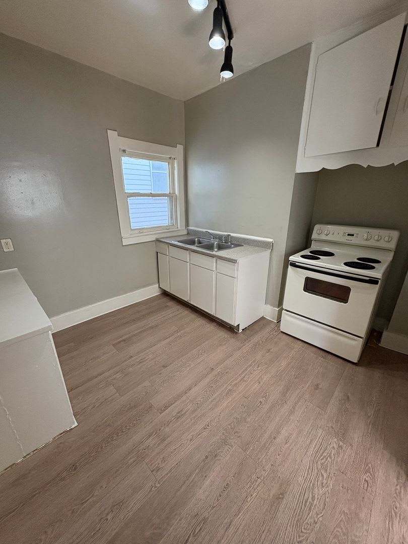Charming 2-Bedroom Home Near Five Points – photo 5