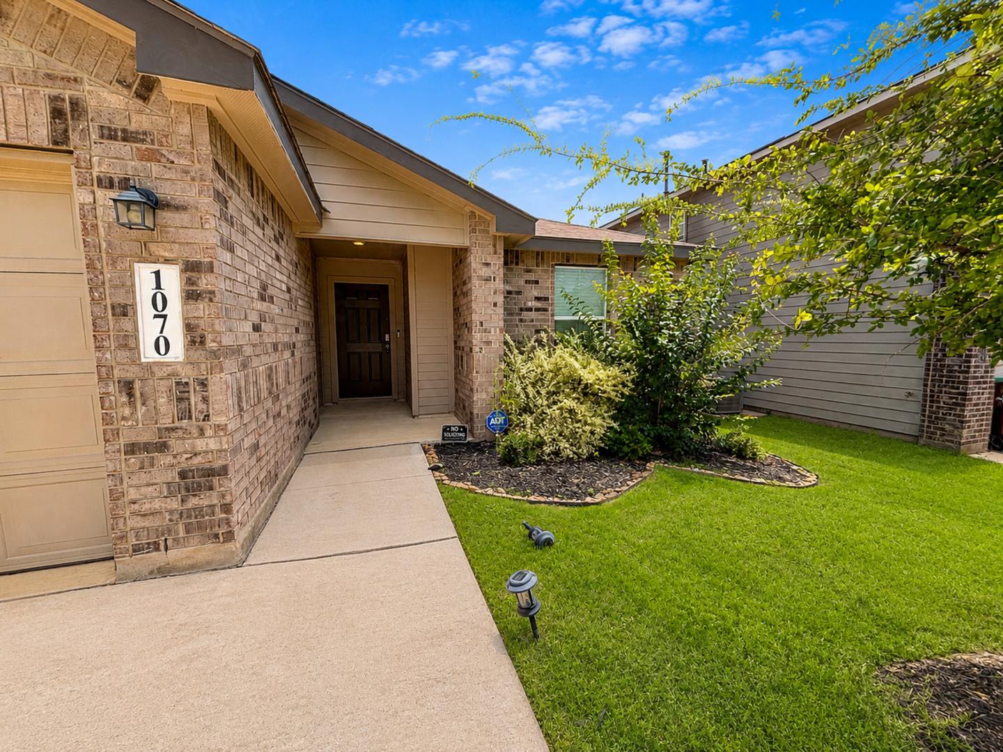 Move-In Special. 1 Month Free Rent with a 12-month lease – photo 2