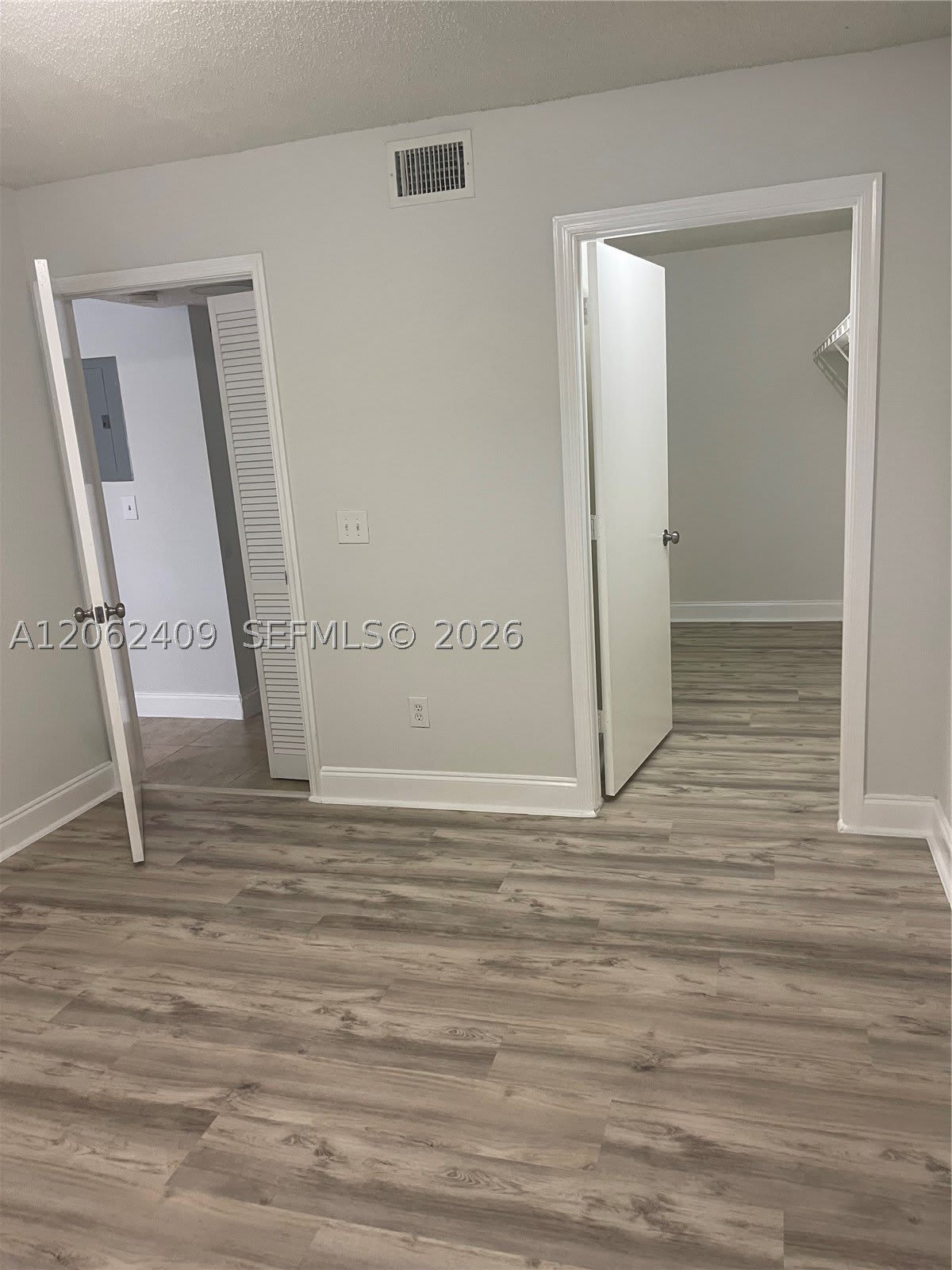 3670 N 56th Ave – photo 2