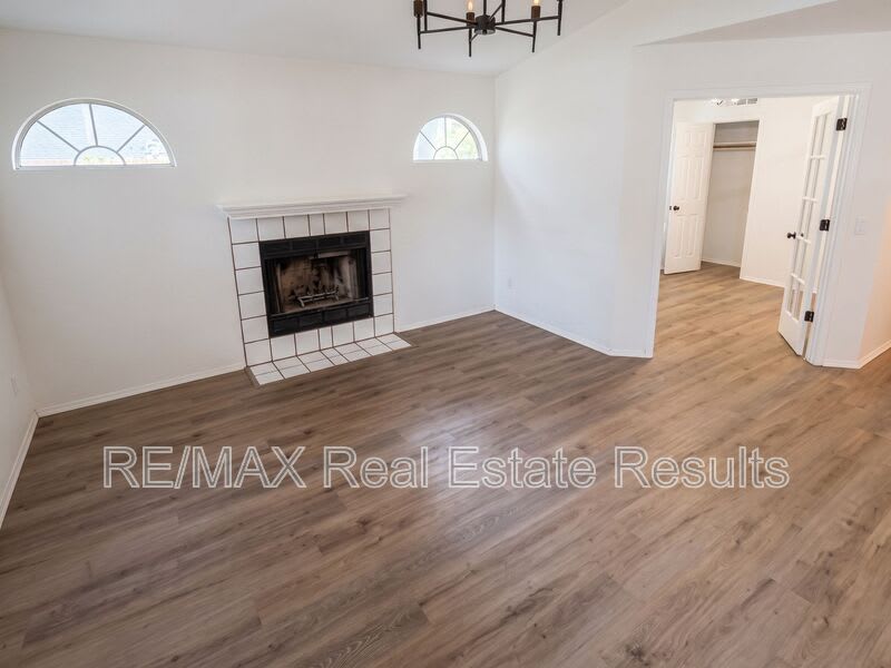 1607 N Timberline Dr – photo 5