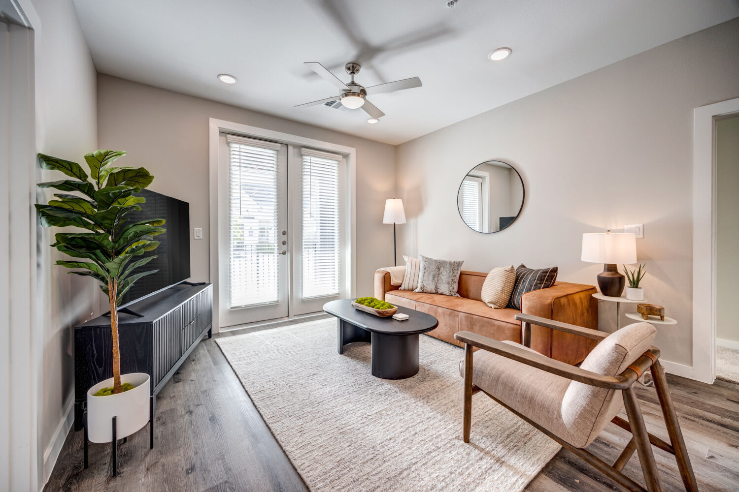 Water's Edge Apartments – photo 5