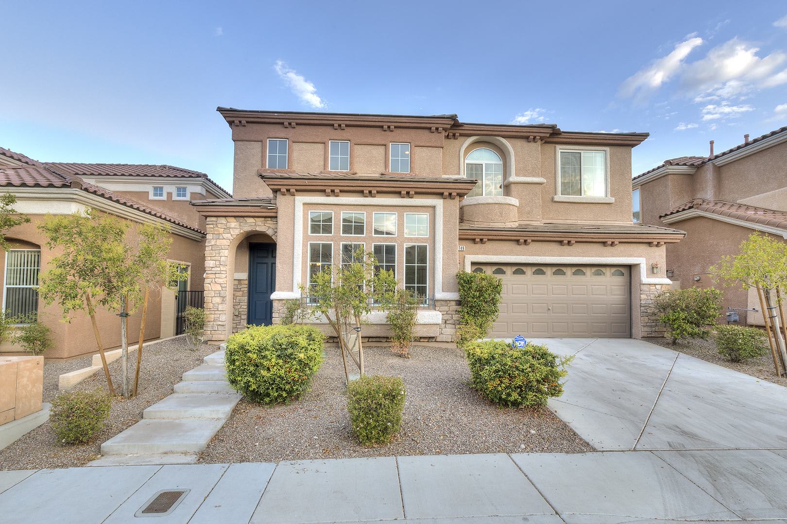 Summerlin Gated Community In The Paseos 4 Bedrooms Small Loft Den Office – photo 2