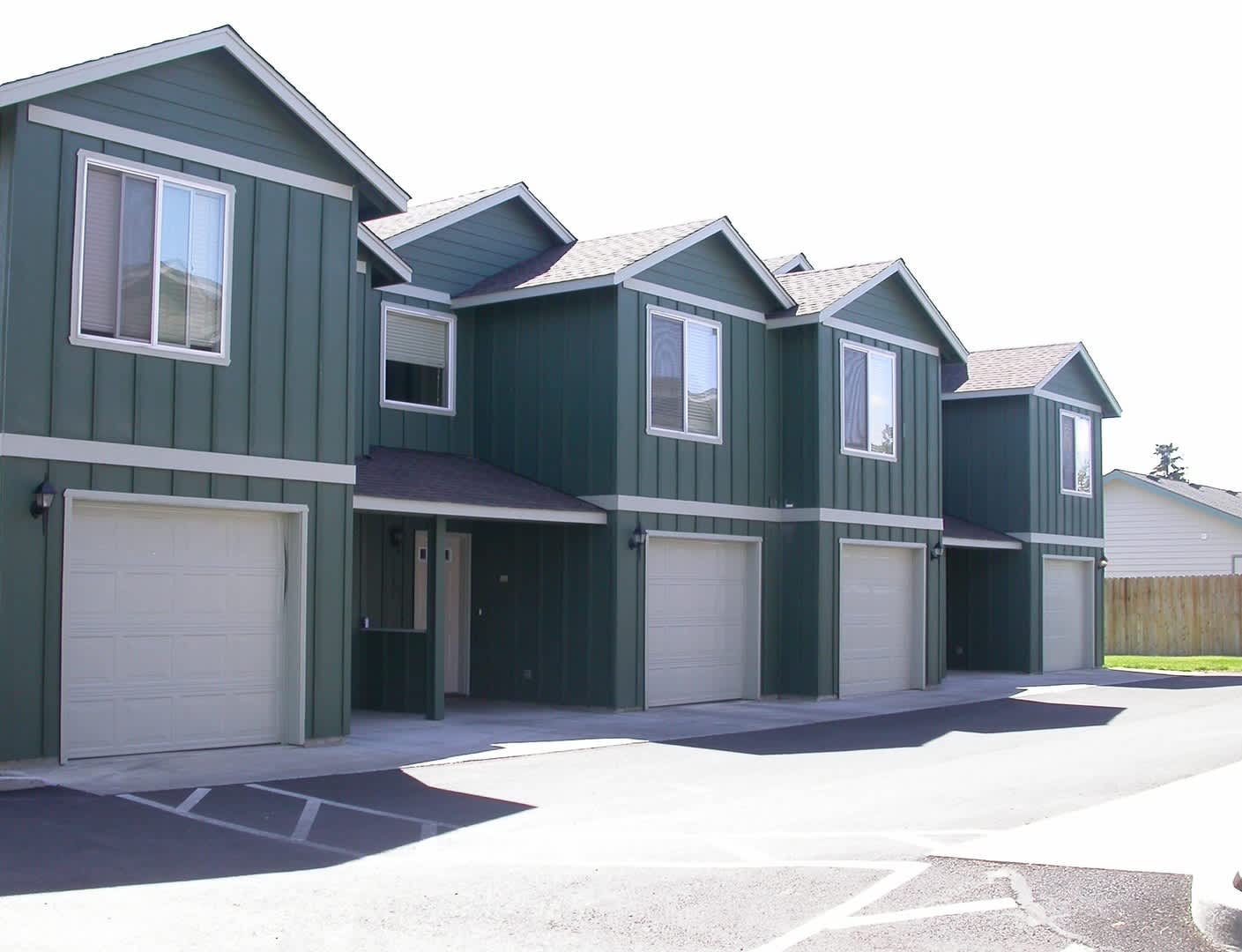 2 Bedroom / 2.5 Bathroom + Office Townhome in Redmond Oregon – photo 1