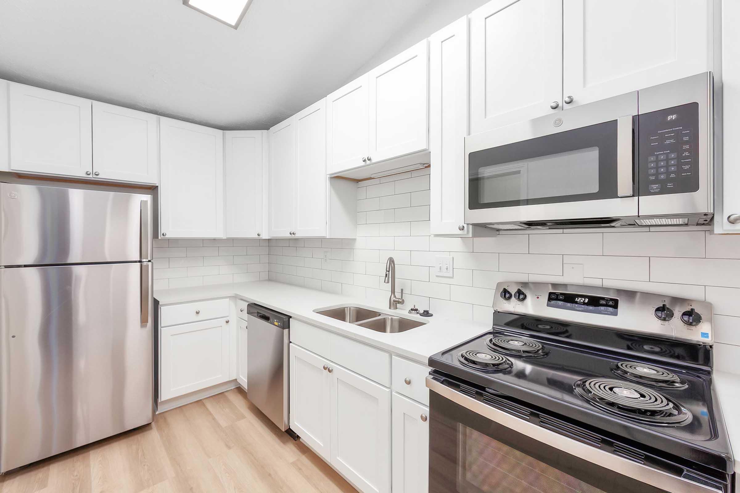 74 Holland Ave – photo 4